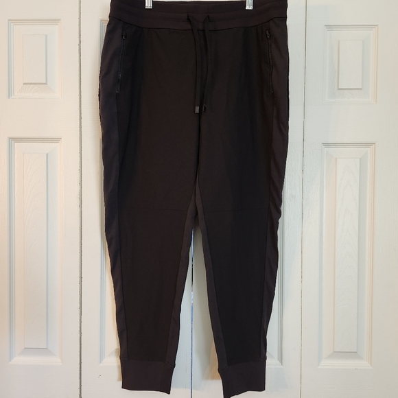 Athleta Headlands‎ Hybrid Trek Jogger Black Mid Rise Drawstring Size 14 - Picture 1 of 9